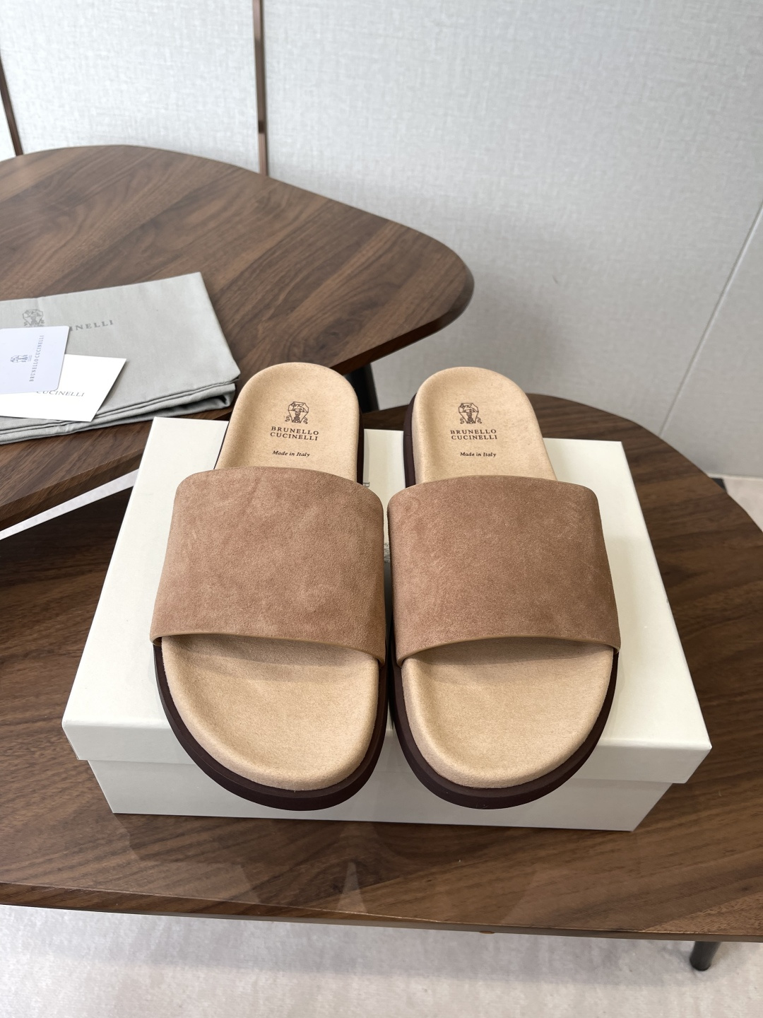 Brunello Cucinelli BC 情侣款26ss新款系列 博肯拖鞋此款凉拖鞋鞋型堪称经典，永不