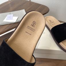 Brunello Cucinelli BC 情侣款26ss新款系列 博肯拖鞋此款凉拖鞋鞋型堪称经典,永不 Brunello Cucinelli BC 情侣款26ss新款系列 博肯拖鞋此款凉拖鞋鞋型堪称经典,永不