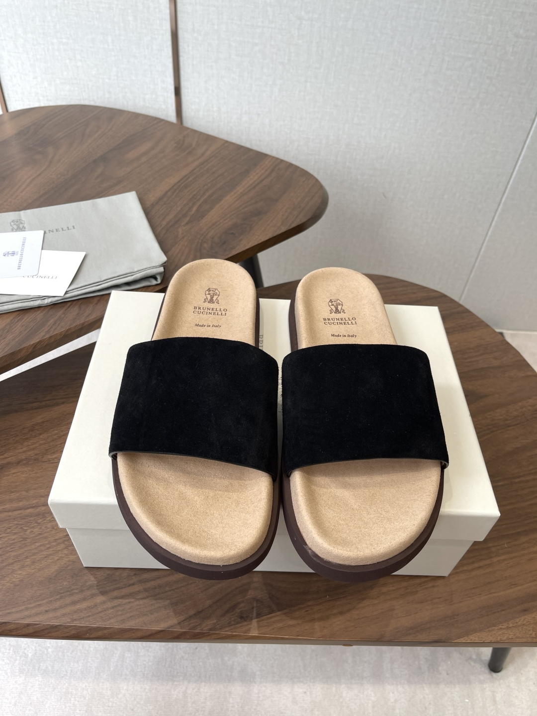 Brunello Cucinelli BC 情侣款26ss新款系列 博肯拖鞋此款凉拖鞋鞋型堪称经典，永不