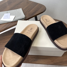 Brunello Cucinelli BC 情侣款26ss新款系列 博肯拖鞋此款凉拖鞋鞋型堪称经典,永不 Brunello Cucinelli BC 情侣款26ss新款系列 博肯拖鞋此款凉拖鞋鞋型堪称经典,永不