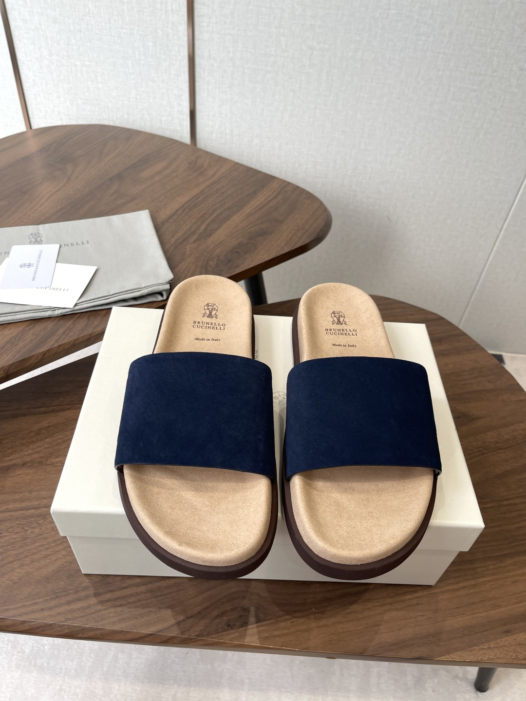 Brunello Cucinelli BC 情侣款26ss新款系列 博肯拖鞋此款凉拖鞋鞋型堪称经典，永不