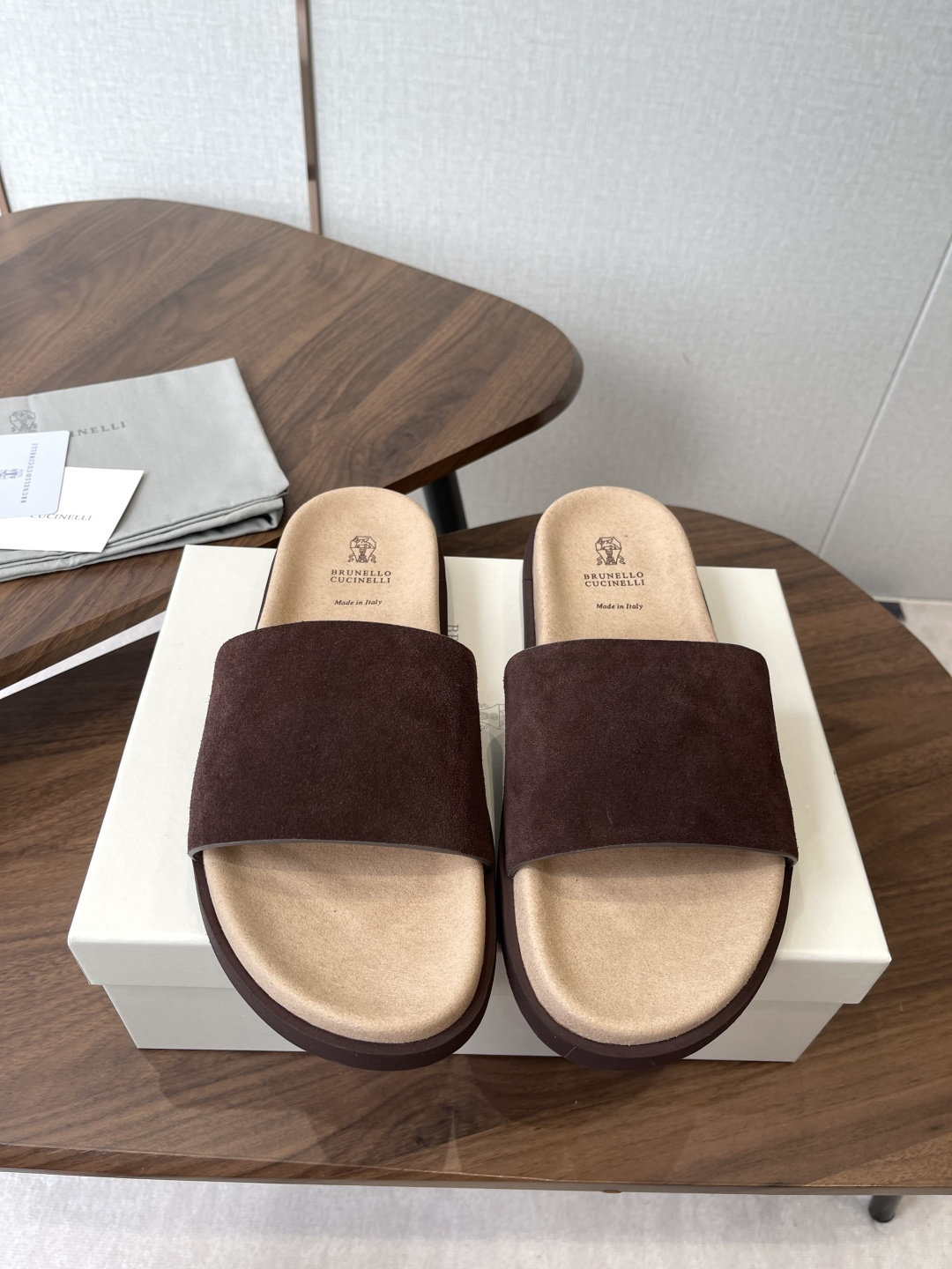 Brunello Cucinelli BC 情侣款26ss新款系列 博肯拖鞋此款凉拖鞋鞋型堪称经典，永不