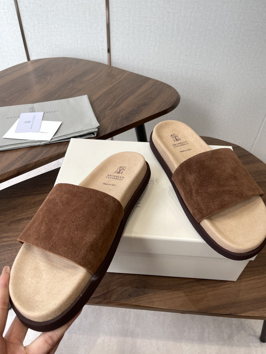 Brunello Cucinelli BC 情侣款26ss新款系列 博肯拖鞋此款凉拖鞋鞋型堪称经典，永不