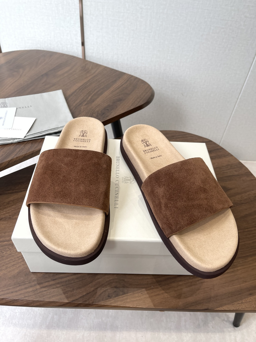 Brunello Cucinelli BC 情侣款26ss新款系列 博肯拖鞋此款凉拖鞋鞋型堪称经典，永不