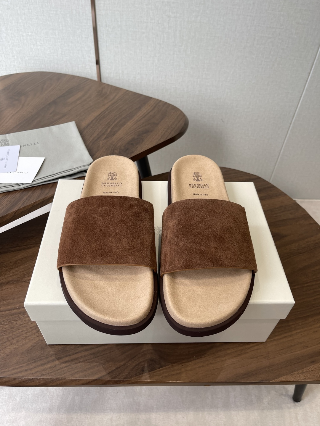 Brunello Cucinelli BC 情侣款26ss新款系列 博肯拖鞋此款凉拖鞋鞋型堪称经典，永不