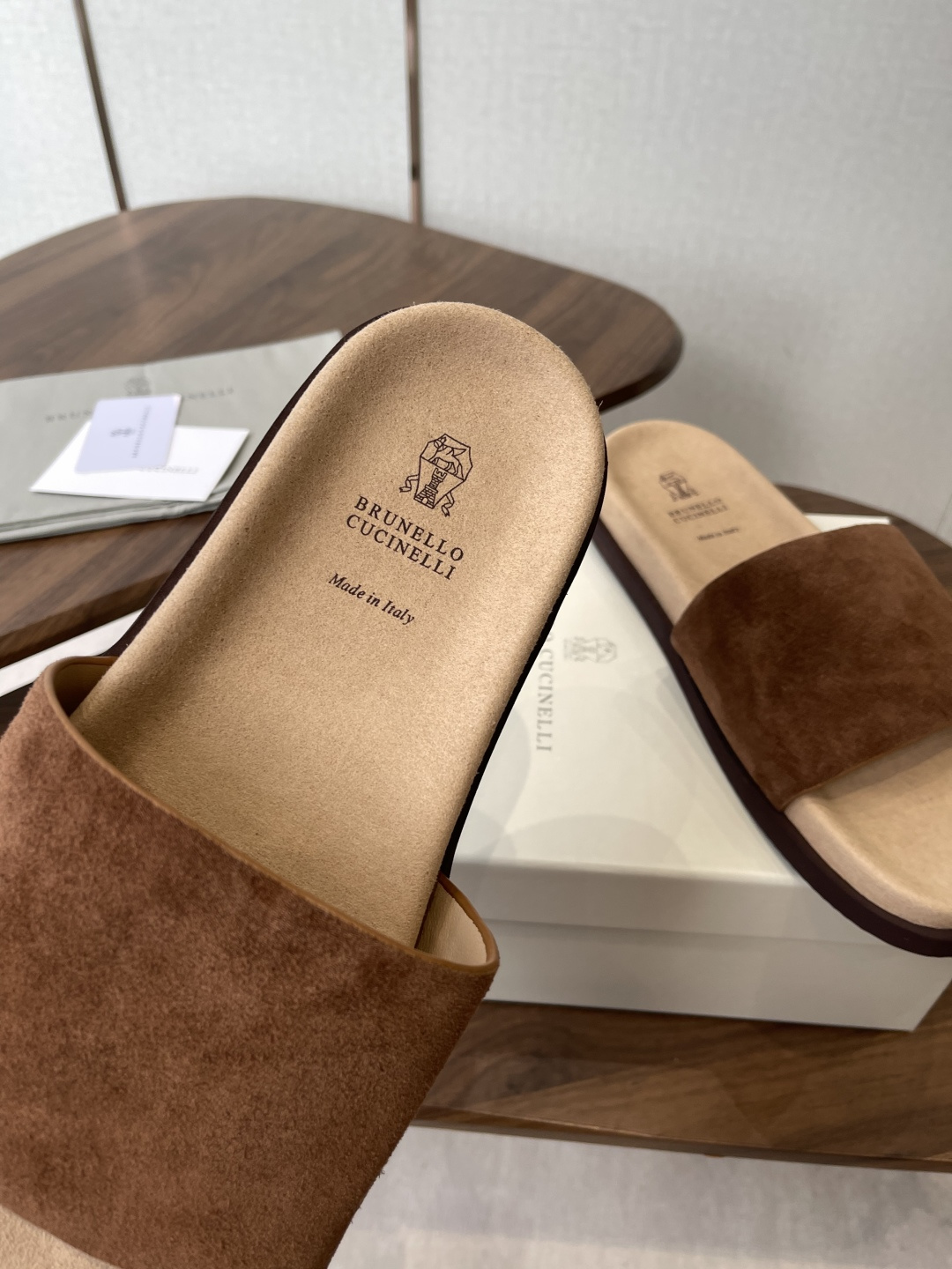 Brunello Cucinelli BC 情侣款26ss新款系列 博肯拖鞋此款凉拖鞋鞋型堪称经典，永不