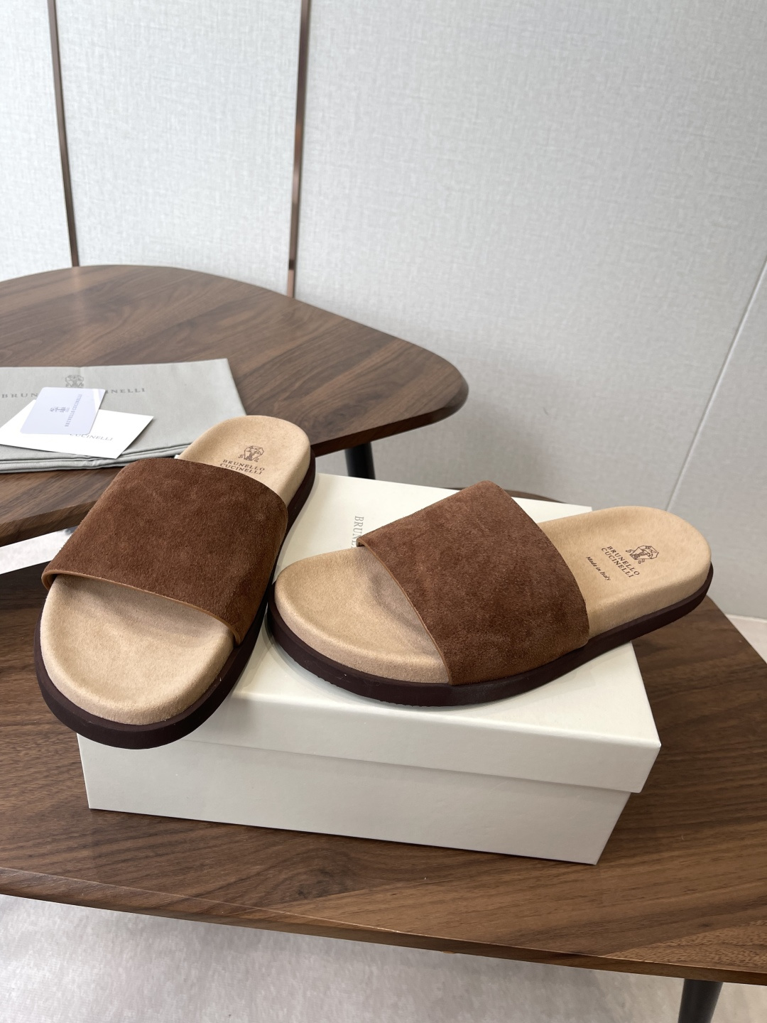 Brunello Cucinelli BC 情侣款26ss新款系列 博肯拖鞋此款凉拖鞋鞋型堪称经典，永不
