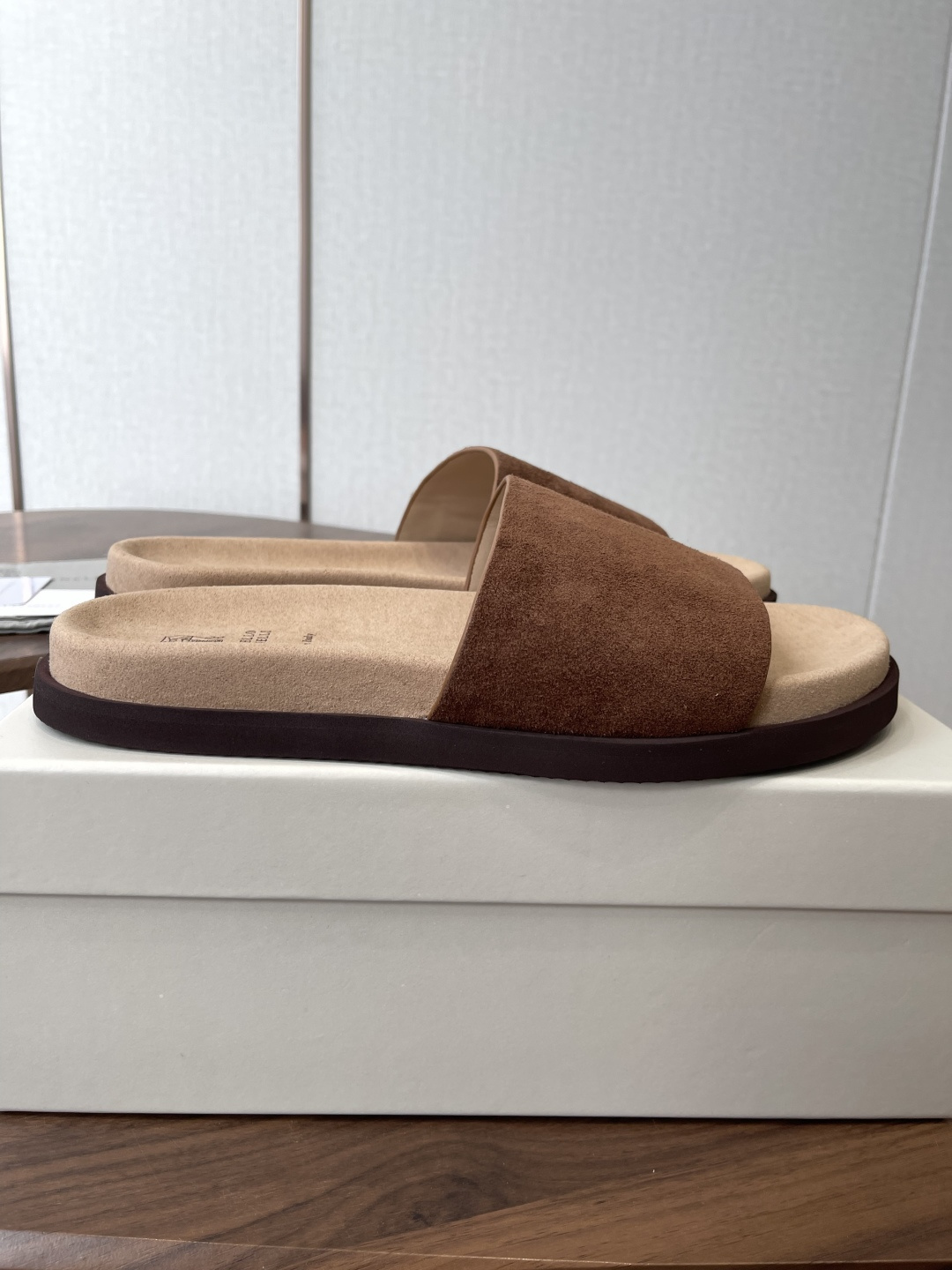Brunello Cucinelli BC 情侣款26ss新款系列 博肯拖鞋此款凉拖鞋鞋型堪称经典，永不