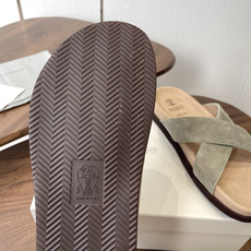 Brunello Cucinelli BC 情侣款26ss新款系列 博肯拖鞋此款凉拖鞋鞋型堪称经典,永不 Brunello Cucinelli BC 情侣款26ss新款系列 博肯拖鞋此款凉拖鞋鞋型堪称经典,永不
