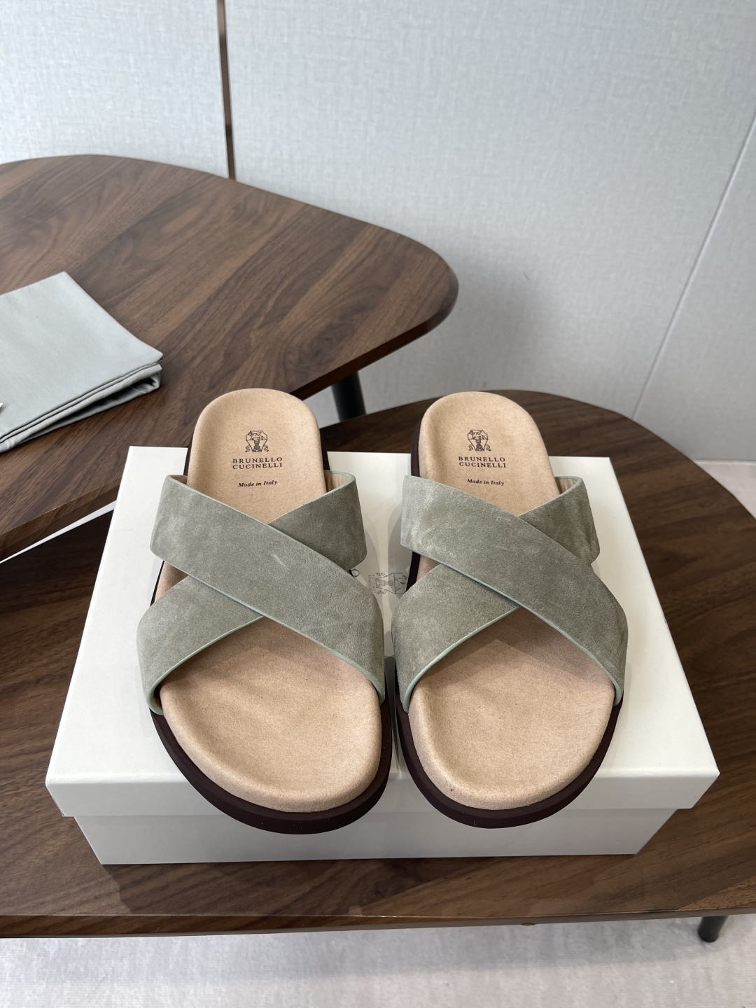 Brunello Cucinelli BC 情侣款26ss新款系列 博肯拖鞋此款凉拖鞋鞋型堪称经典，永不