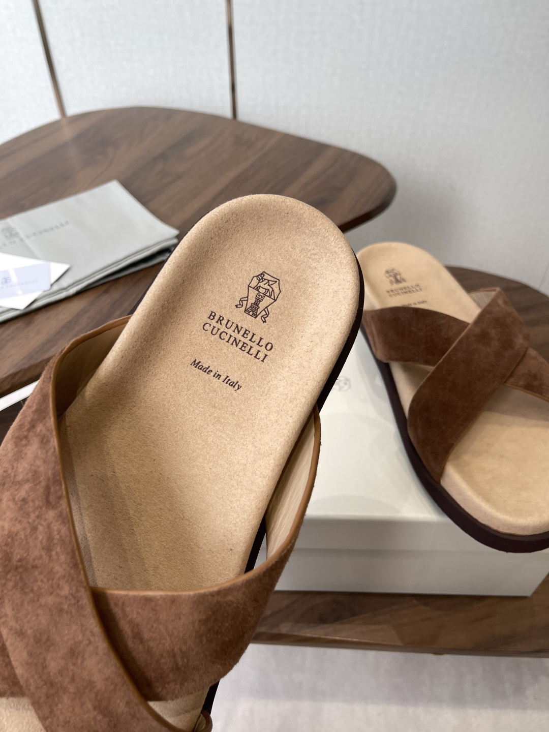 Brunello Cucinelli BC 情侣款26ss新款系列 博肯拖鞋此款凉拖鞋鞋型堪称经典，永不