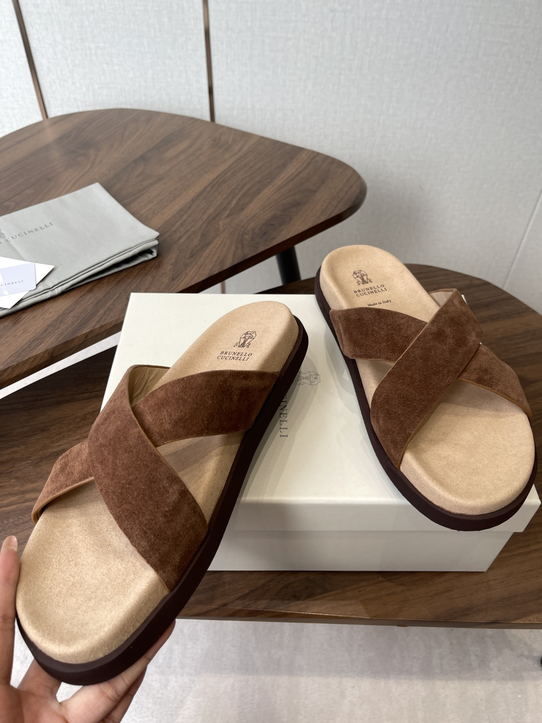 Brunello Cucinelli BC 情侣款26ss新款系列 博肯拖鞋此款凉拖鞋鞋型堪称经典，永不
