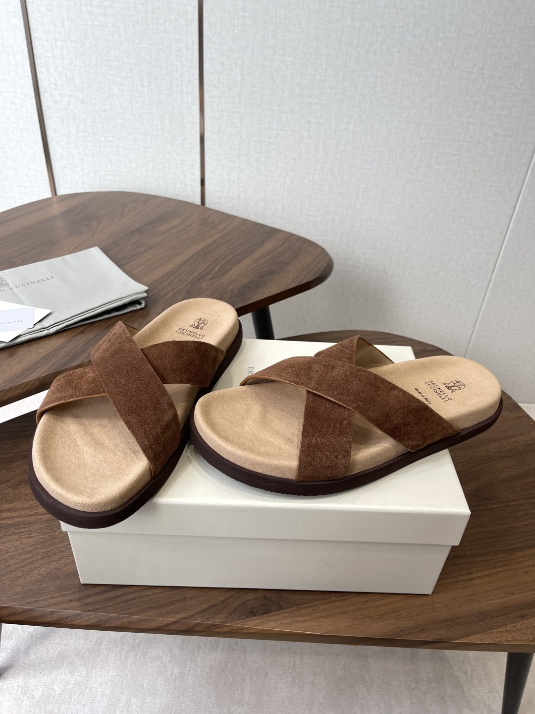 Brunello Cucinelli BC 情侣款26ss新款系列 博肯拖鞋此款凉拖鞋鞋型堪称经典，永不