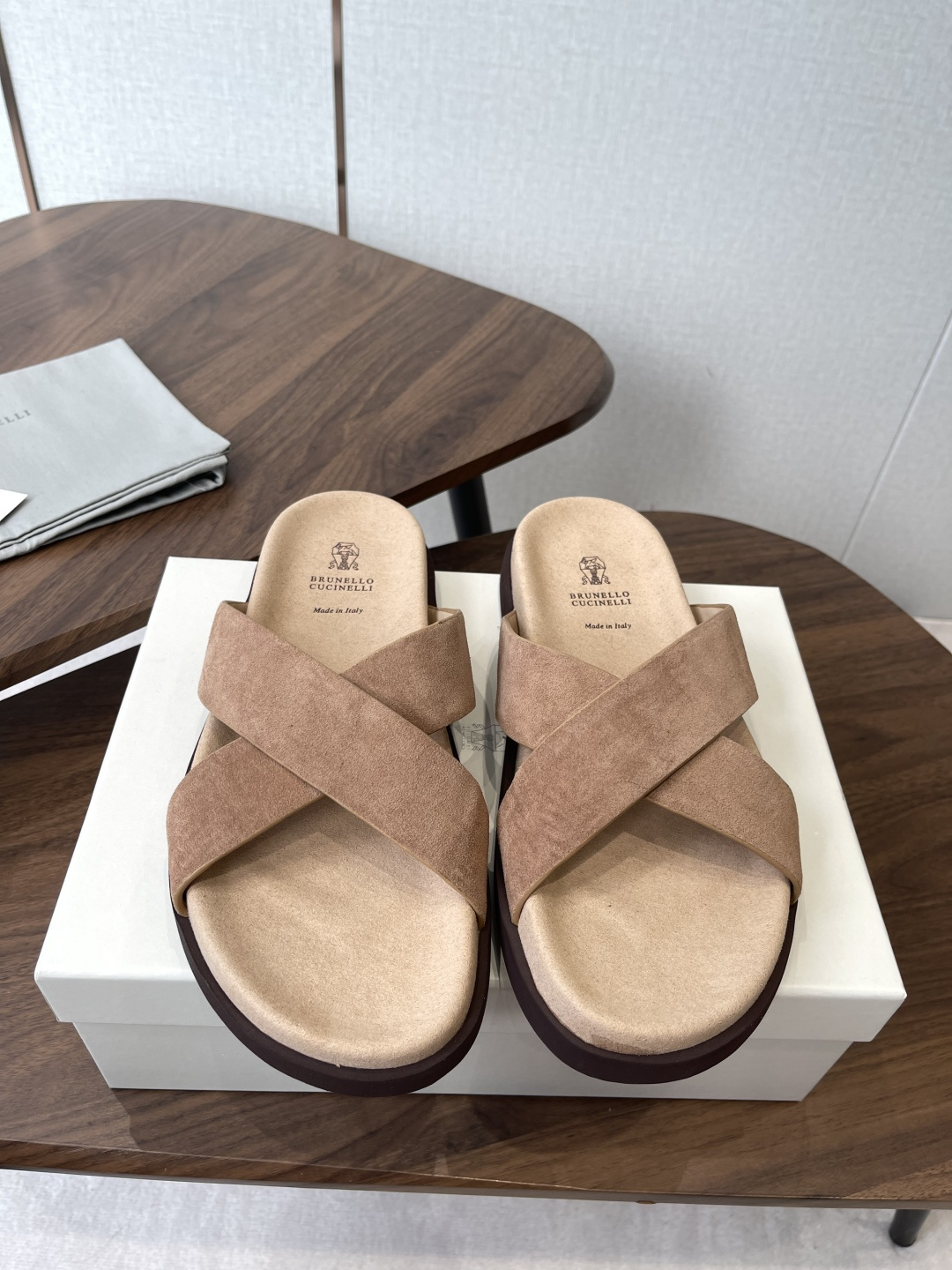 Brunello Cucinelli BC 情侣款26ss新款系列 博肯拖鞋此款凉拖鞋鞋型堪称经典，永不