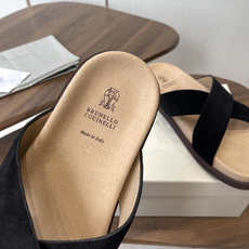 Brunello Cucinelli BC 情侣款26ss新款系列 博肯拖鞋此款凉拖鞋鞋型堪称经典,永不 Brunello Cucinelli BC 情侣款26ss新款系列 博肯拖鞋此款凉拖鞋鞋型堪称经典,永不