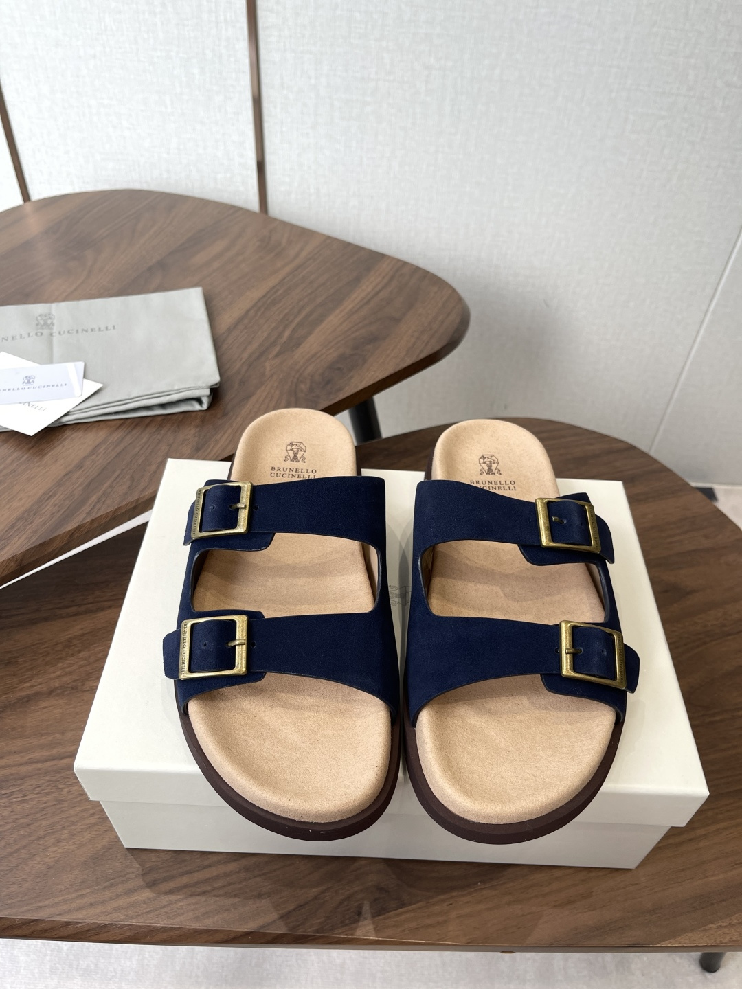 Brunello Cucinelli BC 情侣款26ss新款系列 博肯拖鞋此款凉拖鞋鞋型堪称经典，永不