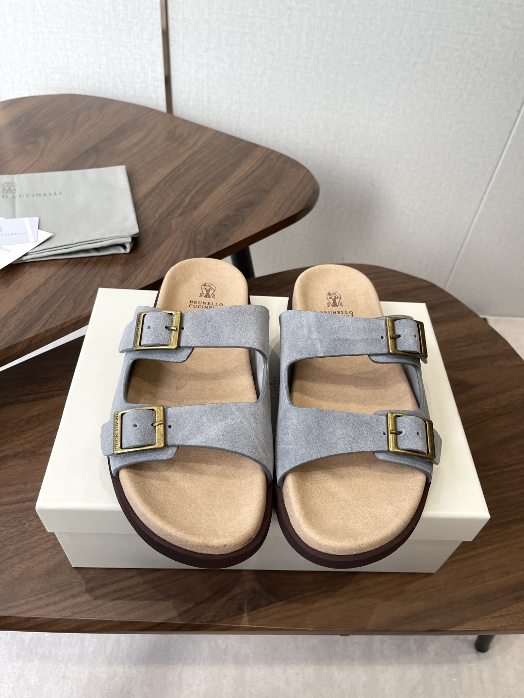 Brunello Cucinelli BC 情侣款26ss新款系列 博肯拖鞋此款凉拖鞋鞋型堪称经典，永不