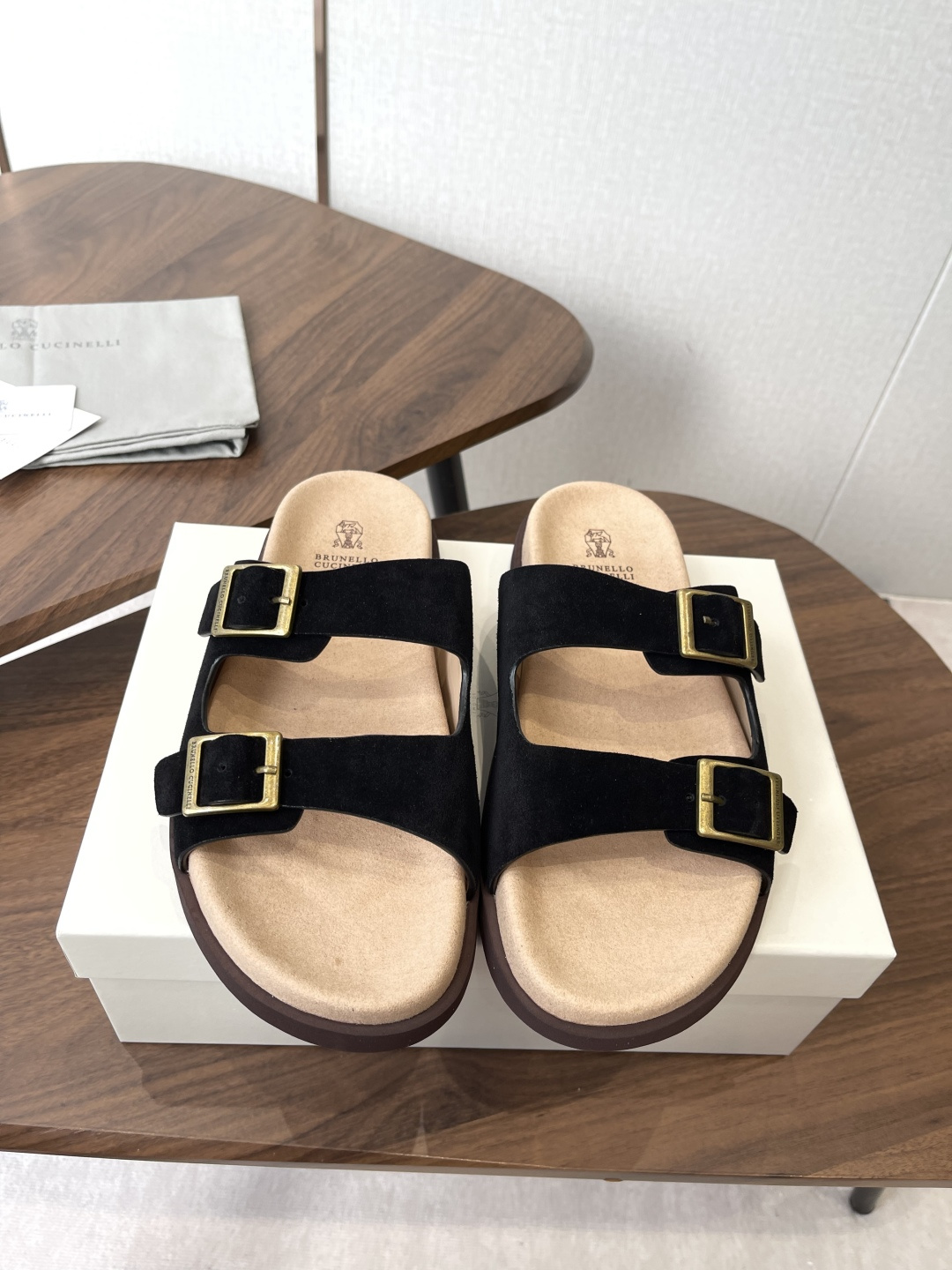 Brunello Cucinelli BC 情侣款26ss新款系列 博肯拖鞋此款凉拖鞋鞋型堪称经典，永不