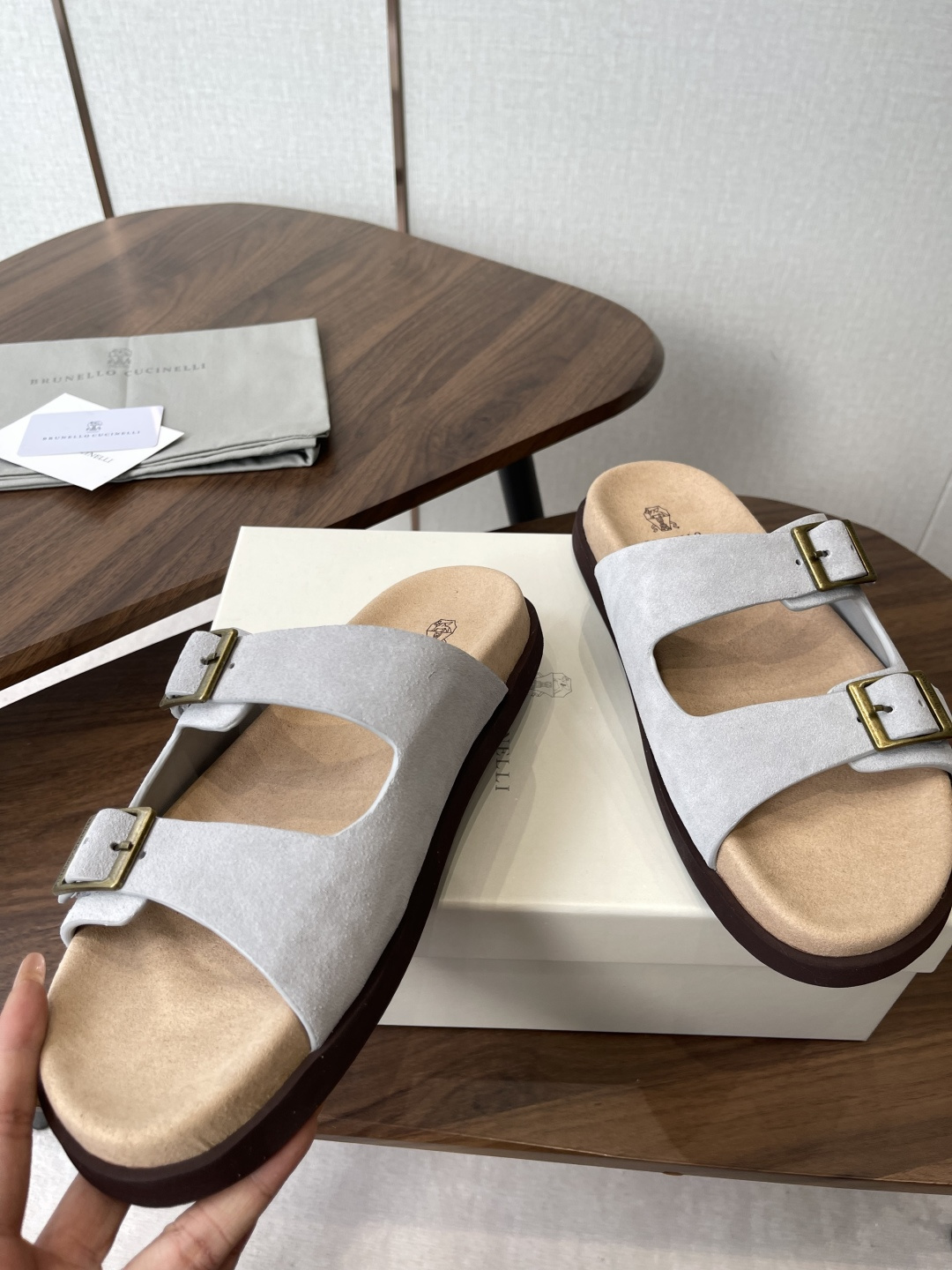 Brunello Cucinelli BC 情侣款26ss新款系列 博肯拖鞋此款凉拖鞋鞋型堪称经典，永不