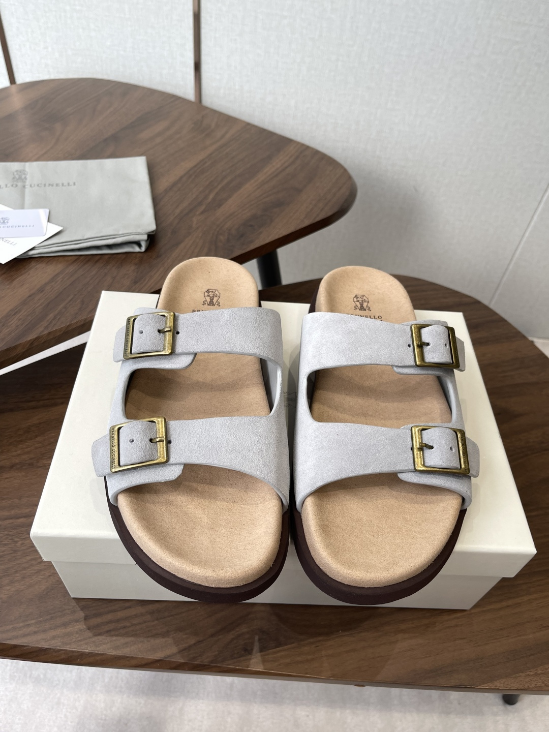 Brunello Cucinelli BC 情侣款26ss新款系列 博肯拖鞋此款凉拖鞋鞋型堪称经典，永不