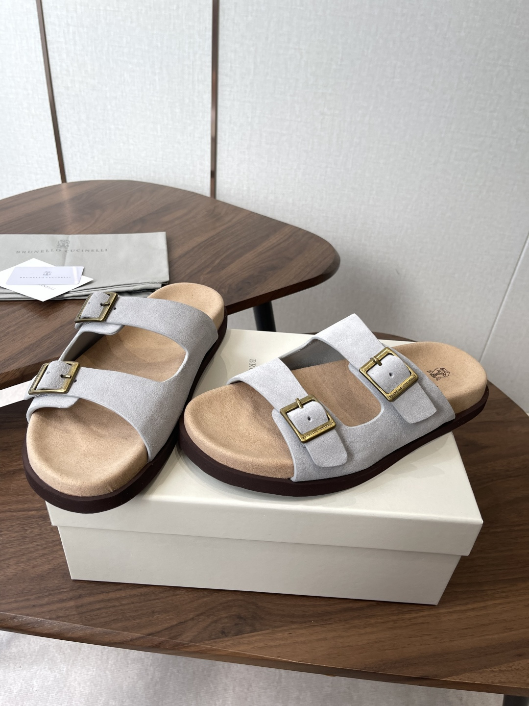 Brunello Cucinelli BC 情侣款26ss新款系列 博肯拖鞋此款凉拖鞋鞋型堪称经典，永不
