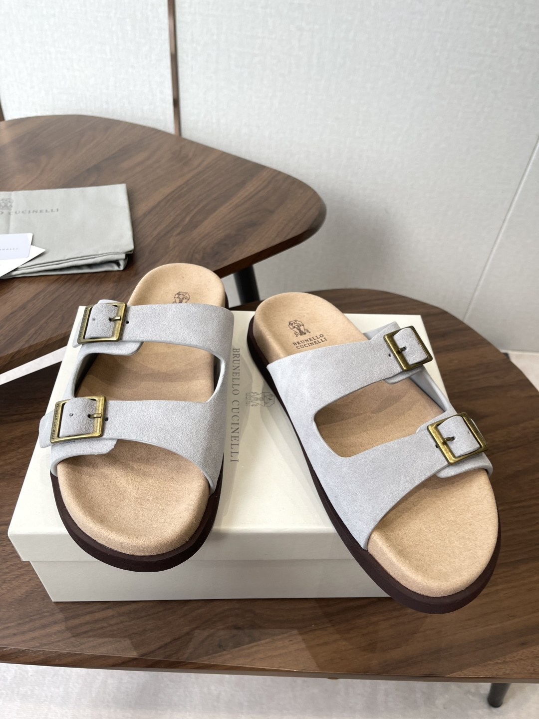 Brunello Cucinelli BC 情侣款26ss新款系列 博肯拖鞋此款凉拖鞋鞋型堪称经典，永不