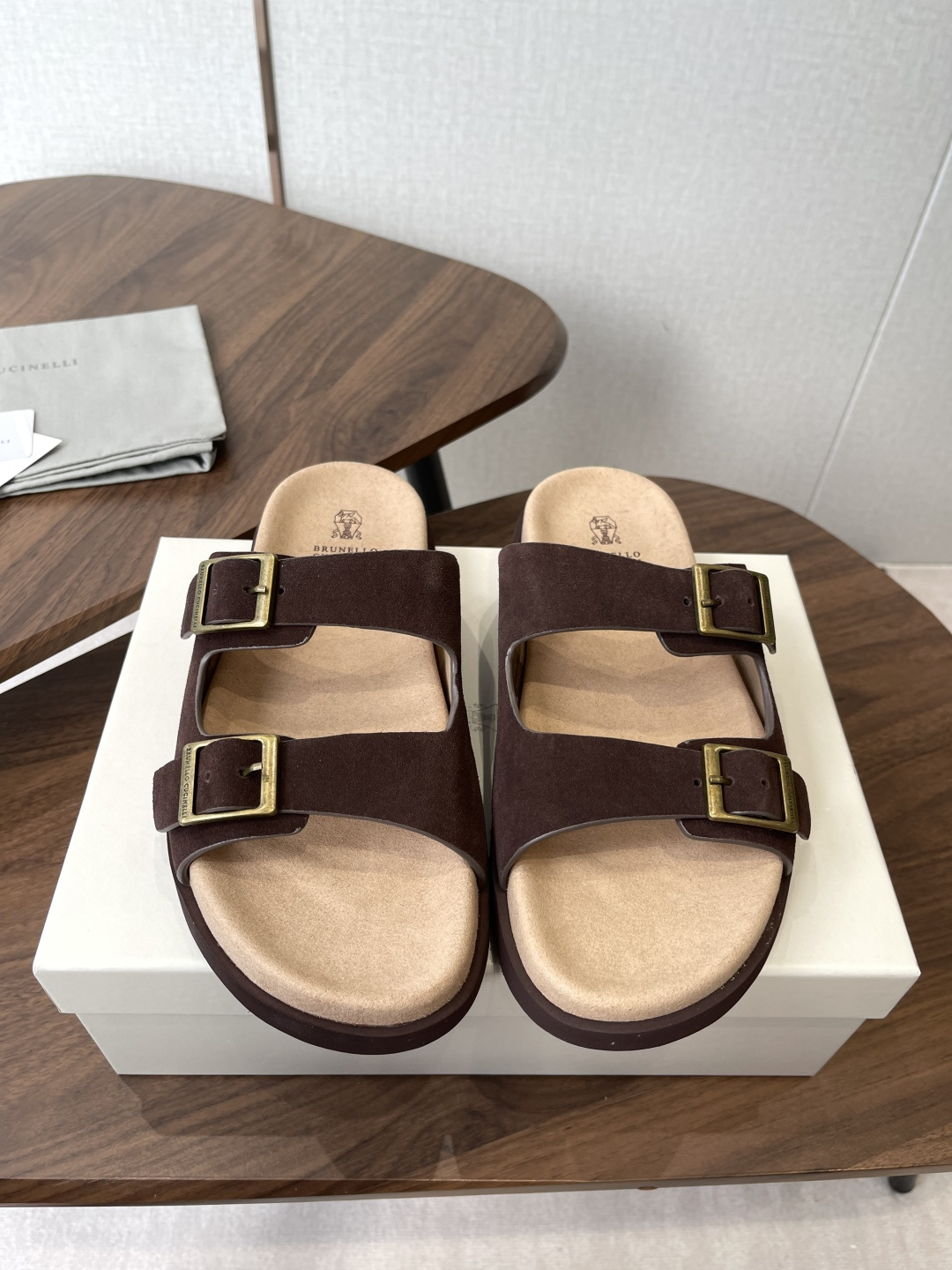 Brunello Cucinelli BC 情侣款26ss新款系列 博肯拖鞋此款凉拖鞋鞋型堪称经典，永不