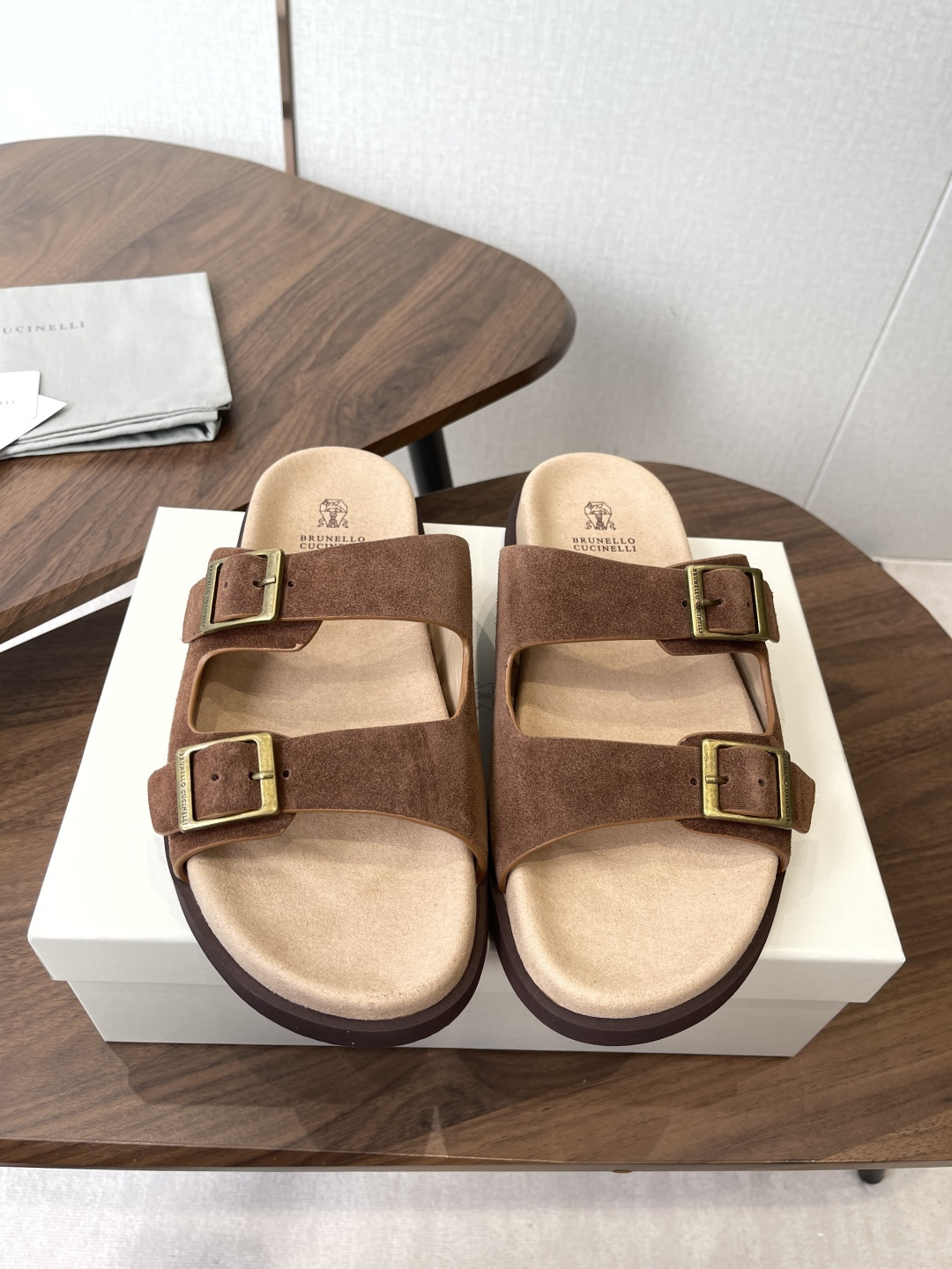 Brunello Cucinelli BC 情侣款26ss新款系列 博肯拖鞋此款凉拖鞋鞋型堪称经典，永不