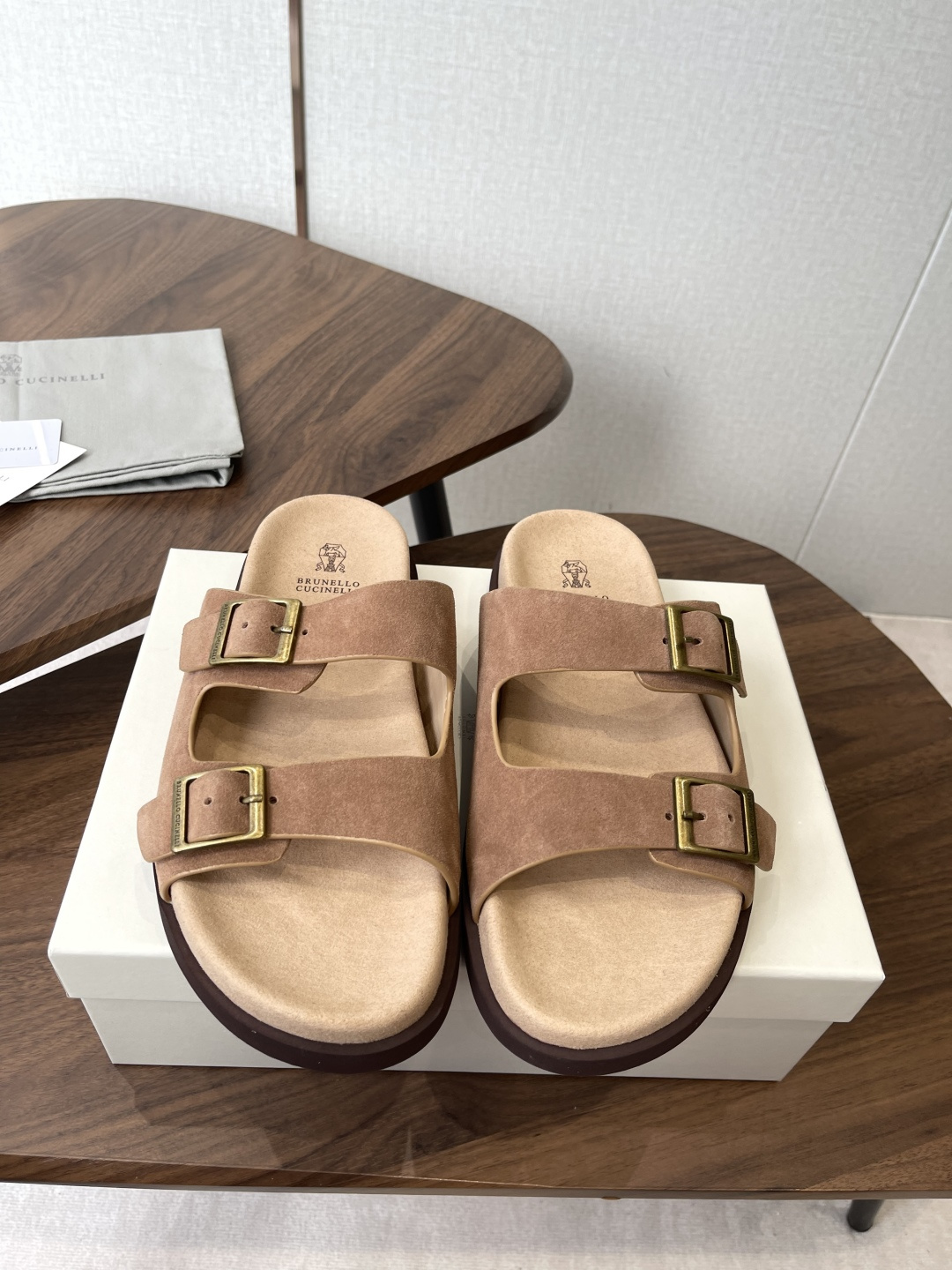 Brunello Cucinelli BC 情侣款26ss新款系列 博肯拖鞋此款凉拖鞋鞋型堪称经典，永不
