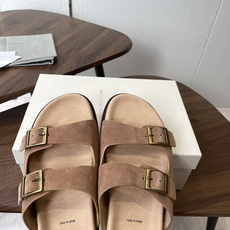 Brunello Cucinelli BC 情侣款26ss新款系列 博肯拖鞋此款凉拖鞋鞋型堪称经典,永不 Brunello Cucinelli BC 情侣款26ss新款系列 博肯拖鞋此款凉拖鞋鞋型堪称经典,永不