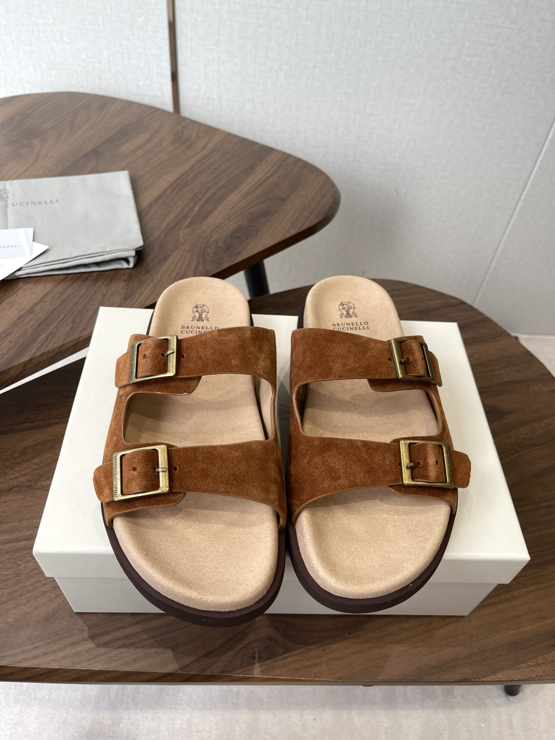 Brunello Cucinelli BC 情侣款26ss新款系列 博肯拖鞋此款凉拖鞋鞋型堪称经典，永不