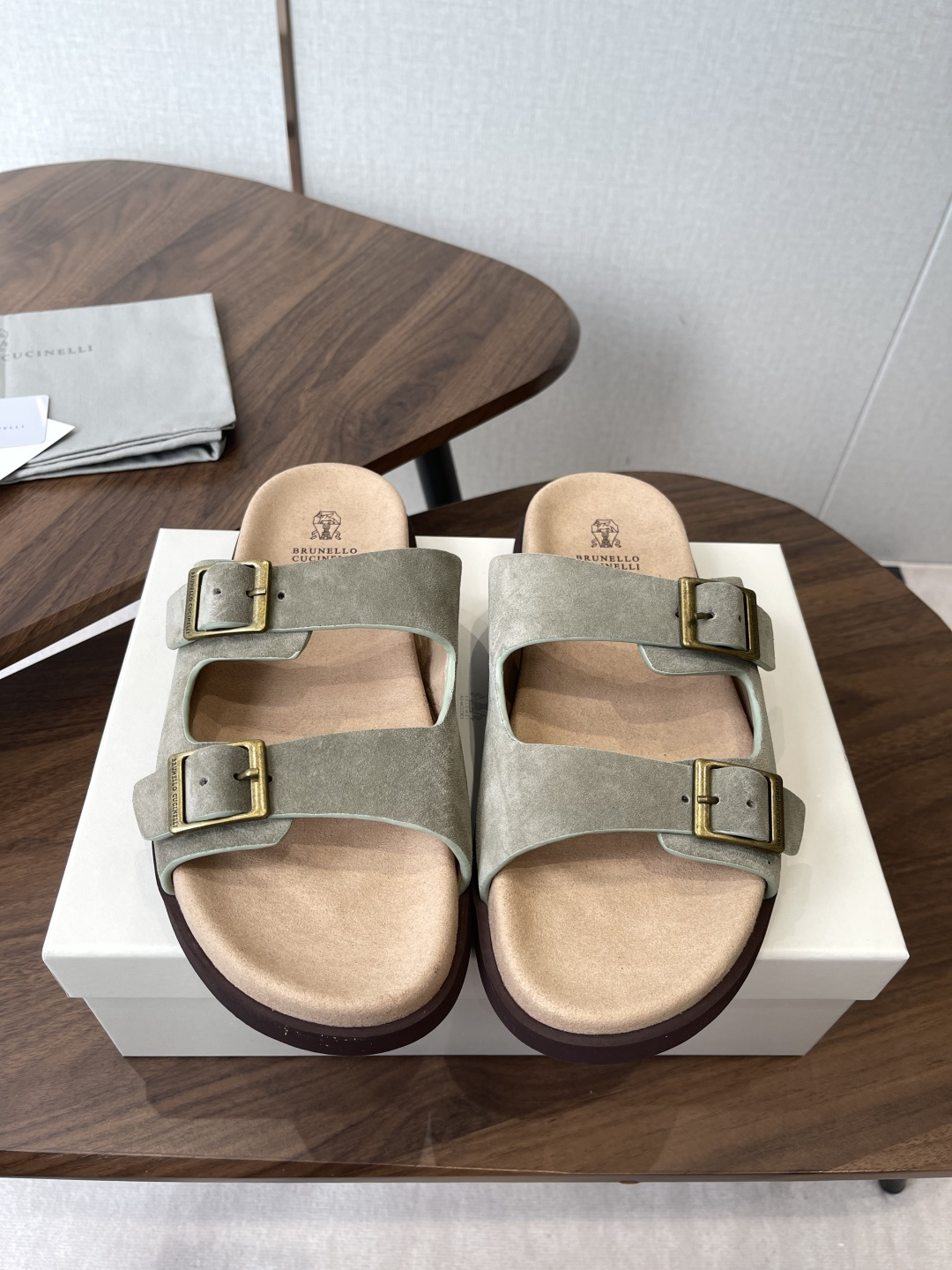 Brunello Cucinelli BC 情侣款26ss新款系列 博肯拖鞋此款凉拖鞋鞋型堪称经典，永不