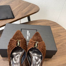 Saint Laurent26SS春夏新款尖头细跟凉拖自带冷艳贵气感的夏日高跟款,这双直接把法式性感和高 Saint Laurent26SS春夏新款尖头细跟凉拖自带冷艳贵气感的夏日高跟款,这双直接把法式性感和高