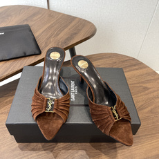 Saint Laurent26SS春夏新款尖头细跟凉拖自带冷艳贵气感的夏日高跟款,这双直接把法式性感和高 Saint Laurent26SS春夏新款尖头细跟凉拖自带冷艳贵气感的夏日高跟款,这双直接把法式性感和高