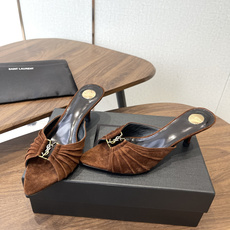 Saint Laurent26SS春夏新款尖头细跟凉拖自带冷艳贵气感的夏日高跟款,这双直接把法式性感和高 Saint Laurent26SS春夏新款尖头细跟凉拖自带冷艳贵气感的夏日高跟款,这双直接把法式性感和高