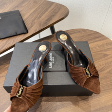 Saint Laurent26SS春夏新款尖头细跟凉拖自带冷艳贵气感的夏日高跟款,这双直接把法式性感和高 Saint Laurent26SS春夏新款尖头细跟凉拖自带冷艳贵气感的夏日高跟款,这双直接把法式性感和高