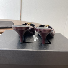 Saint Laurent26SS春夏新款尖头细跟凉拖自带冷艳贵气感的夏日高跟款,这双直接把法式性感和高 Saint Laurent26SS春夏新款尖头细跟凉拖自带冷艳贵气感的夏日高跟款,这双直接把法式性感和高
