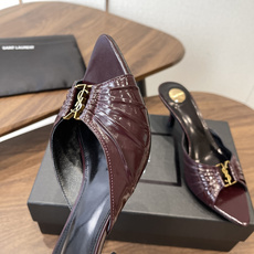 Saint Laurent26SS春夏新款尖头细跟凉拖自带冷艳贵气感的夏日高跟款,这双直接把法式性感和高 Saint Laurent26SS春夏新款尖头细跟凉拖自带冷艳贵气感的夏日高跟款,这双直接把法式性感和高