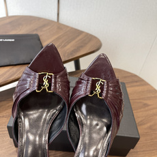 Saint Laurent26SS春夏新款尖头细跟凉拖自带冷艳贵气感的夏日高跟款,这双直接把法式性感和高 Saint Laurent26SS春夏新款尖头细跟凉拖自带冷艳贵气感的夏日高跟款,这双直接把法式性感和高