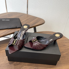 Saint Laurent26SS春夏新款尖头细跟凉拖自带冷艳贵气感的夏日高跟款,这双直接把法式性感和高 Saint Laurent26SS春夏新款尖头细跟凉拖自带冷艳贵气感的夏日高跟款,这双直接把法式性感和高