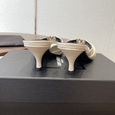 Saint Laurent26SS春夏新款尖头细跟凉拖自带冷艳贵气感的夏日高跟款,这双直接把法式性感和高 Saint Laurent26SS春夏新款尖头细跟凉拖自带冷艳贵气感的夏日高跟款,这双直接把法式性感和高