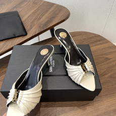 Saint Laurent26SS春夏新款尖头细跟凉拖自带冷艳贵气感的夏日高跟款,这双直接把法式性感和高 Saint Laurent26SS春夏新款尖头细跟凉拖自带冷艳贵气感的夏日高跟款,这双直接把法式性感和高