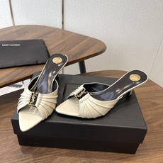 Saint Laurent26SS春夏新款尖头细跟凉拖自带冷艳贵气感的夏日高跟款,这双直接把法式性感和高 Saint Laurent26SS春夏新款尖头细跟凉拖自带冷艳贵气感的夏日高跟款,这双直接把法式性感和高