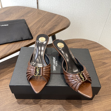 Saint Laurent26SS春夏新款尖头细跟凉拖自带冷艳贵气感的夏日高跟款,这双直接把法式性感和高 Saint Laurent26SS春夏新款尖头细跟凉拖自带冷艳贵气感的夏日高跟款,这双直接把法式性感和高