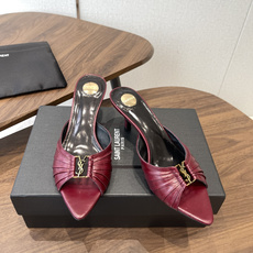 Saint Laurent26SS春夏新款尖头细跟凉拖自带冷艳贵气感的夏日高跟款,这双直接把法式性感和高 Saint Laurent26SS春夏新款尖头细跟凉拖自带冷艳贵气感的夏日高跟款,这双直接把法式性感和高