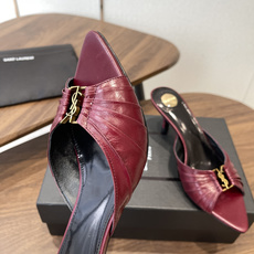 Saint Laurent26SS春夏新款尖头细跟凉拖自带冷艳贵气感的夏日高跟款,这双直接把法式性感和高 Saint Laurent26SS春夏新款尖头细跟凉拖自带冷艳贵气感的夏日高跟款,这双直接把法式性感和高
