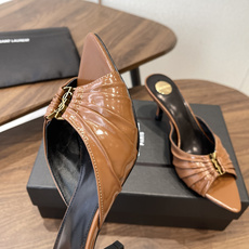 Saint Laurent26SS春夏新款尖头细跟凉拖自带冷艳贵气感的夏日高跟款,这双直接把法式性感和高 Saint Laurent26SS春夏新款尖头细跟凉拖自带冷艳贵气感的夏日高跟款,这双直接把法式性感和高