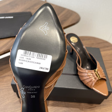 Saint Laurent26SS春夏新款尖头细跟凉拖自带冷艳贵气感的夏日高跟款,这双直接把法式性感和高 Saint Laurent26SS春夏新款尖头细跟凉拖自带冷艳贵气感的夏日高跟款,这双直接把法式性感和高