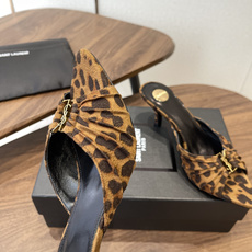 Saint Laurent26SS春夏新款尖头细跟凉拖自带冷艳贵气感的夏日高跟款,这双直接把法式性感和高 Saint Laurent26SS春夏新款尖头细跟凉拖自带冷艳贵气感的夏日高跟款,这双直接把法式性感和高
