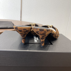 Saint Laurent26SS春夏新款尖头细跟凉拖自带冷艳贵气感的夏日高跟款,这双直接把法式性感和高 Saint Laurent26SS春夏新款尖头细跟凉拖自带冷艳贵气感的夏日高跟款,这双直接把法式性感和高